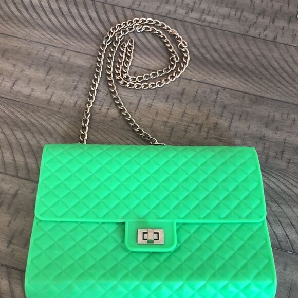 Up cycled ♻️ Neon Green Quilt Look 👀 Purse Gold front clasp reused plastic♻️ - Picture 10 of 17